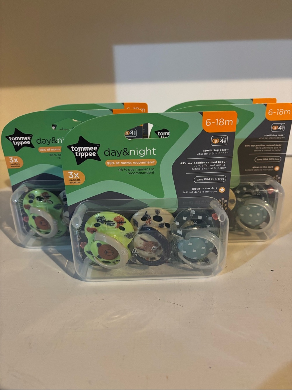Tommee Tippee Day & Night Pacifier 3 Pack - for 6-18 Months. Glow in the Dark!